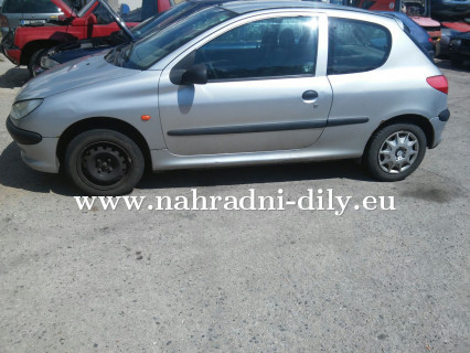 Peugeot 206 stříbrná na díly ČB