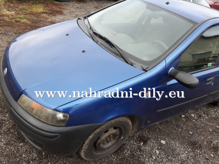 Fiat Punto modrá metalíza na díly Brno / nahradni-dily.eu