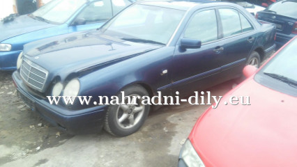 Mercedes E modrá na díly Plzeň / nahradni-dily.eu Mercedes E modrá na díly Plzeň / nahradni-dily.eu