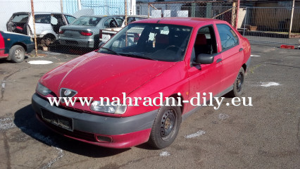 Alfa Romeo 146 červená - díly z tohoto vozu