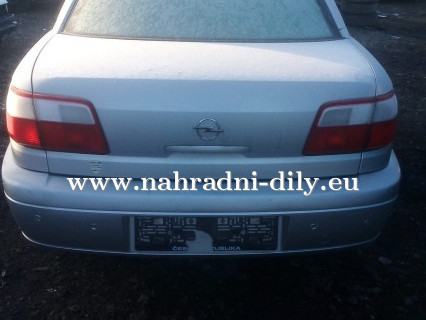 Opel Omega stříbrná na náhradní díly Pardubice