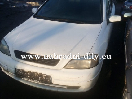 Opel Astra caravan bílá na náhradní díly Pardubice / nahradni-dily.eu